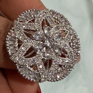 Elegant Silver Floral Ring